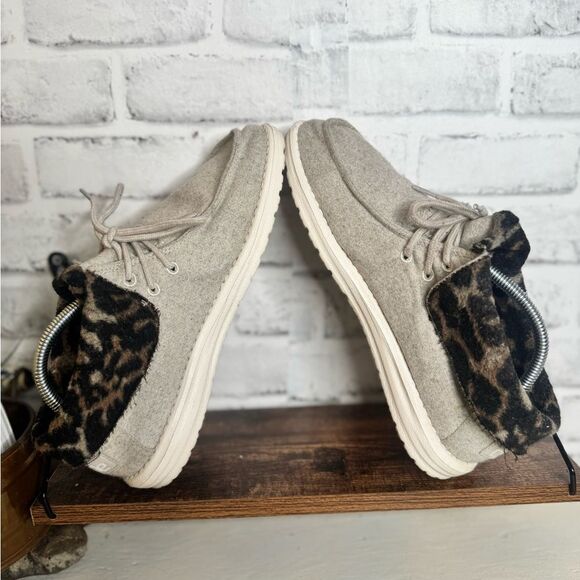 Hey Dude Womens Size 9 Britt Cream Cheetah Lace Up Shoes - Picture 5 of 8